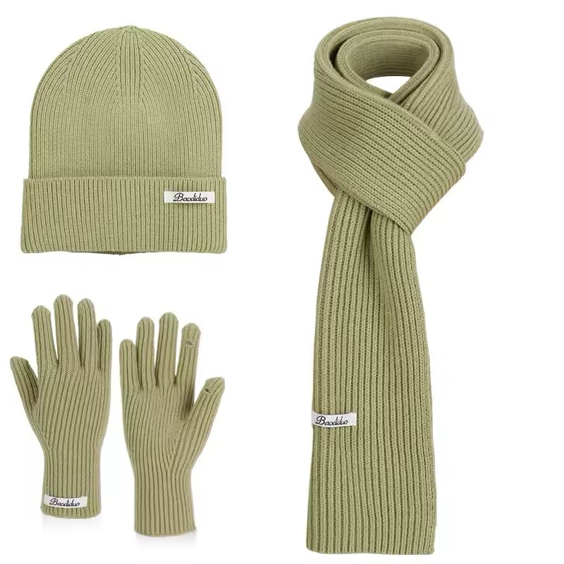 Ensemble bonnet, écharpe et gants d’hiver – Style & chaleur assurés