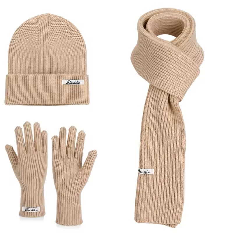 Ensemble bonnet, écharpe et gants d’hiver – Style & chaleur assurés